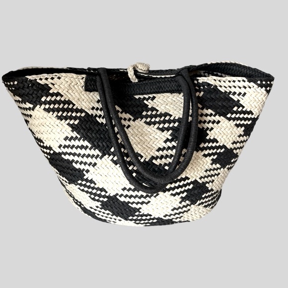 Chic Black and White Woven Tote Bag - Picture 5 of 15